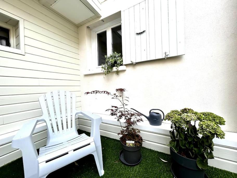 Cote Cour - Appartement En Plein Centre-Ville & Proche Des Thermes Rochefort  Exterior photo