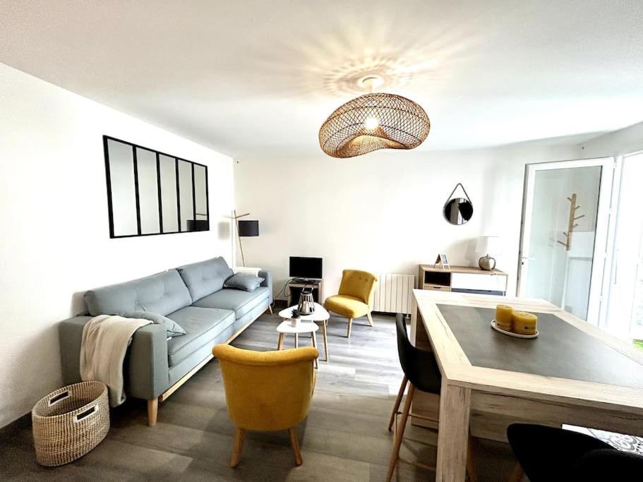 Cote Cour - Appartement En Plein Centre-Ville & Proche Des Thermes Rochefort  Exterior photo
