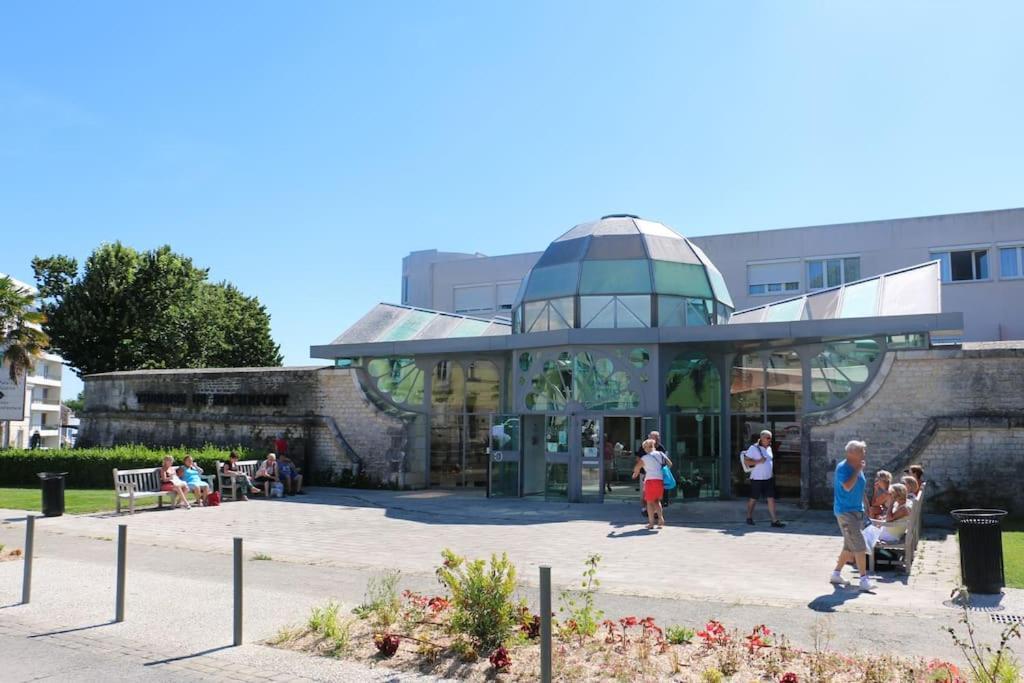 Cote Cour - Appartement En Plein Centre-Ville & Proche Des Thermes Rochefort  Exterior photo