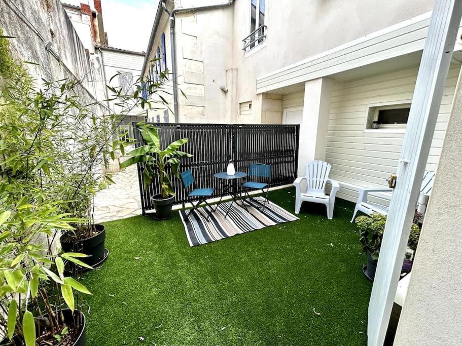 Cote Cour - Appartement En Plein Centre-Ville & Proche Des Thermes Rochefort  Exterior photo